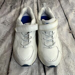 Dr. Comfort Women's White Comfort Athletic Shoe, Size 9W, Pre-owned